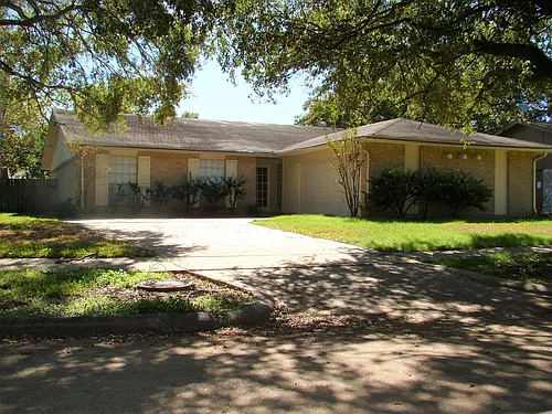 2235 Woodglen Dr Photo 1