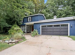 6491 Maple Ln, Holland, MI 49423