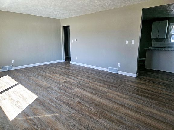 5th image of 2403 Bell Ave