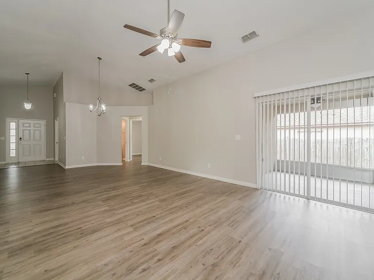 2213 Merry Rd — Photo 4