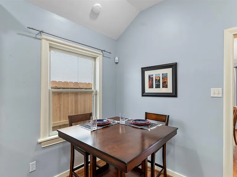 2337 Sheridan St — Photo 13