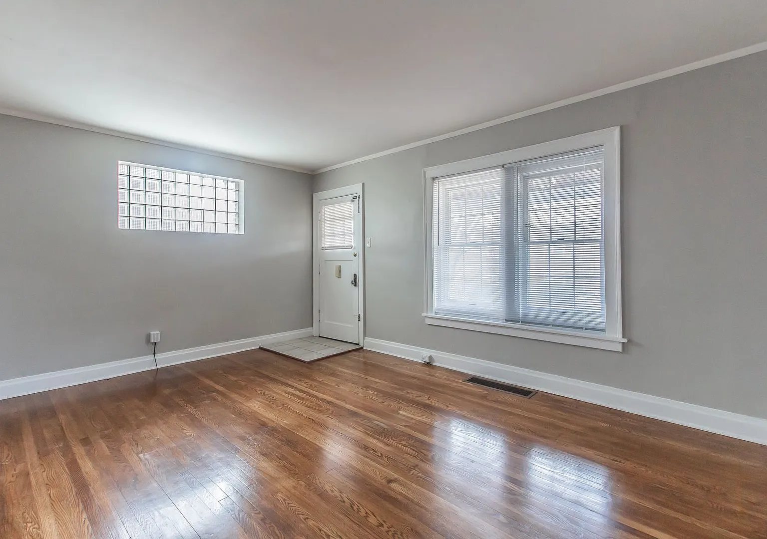 (233) 7729-31 Gissler Ave — Photo 4