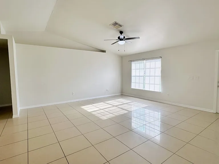 2034 NE 8th Pl — Photo 18