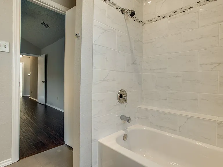 1305 Chicota Dr — Photo 11