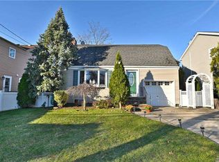 1031 Denton Ave, New Hyde Park, NY 11040