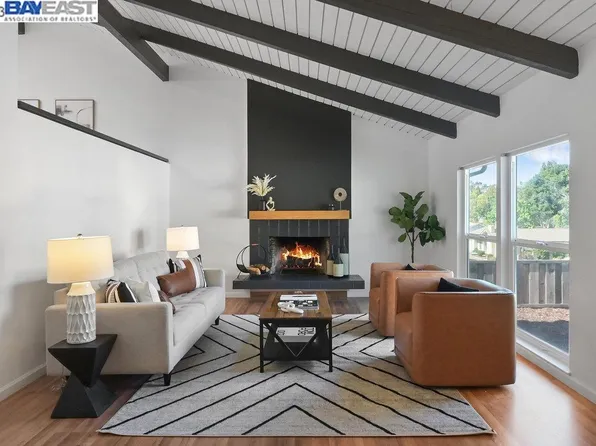 2686 Doidge Ave, Pinole, CA 94564