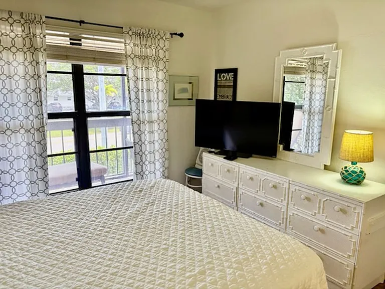 20 Greenbrier St #208 — Photo 10