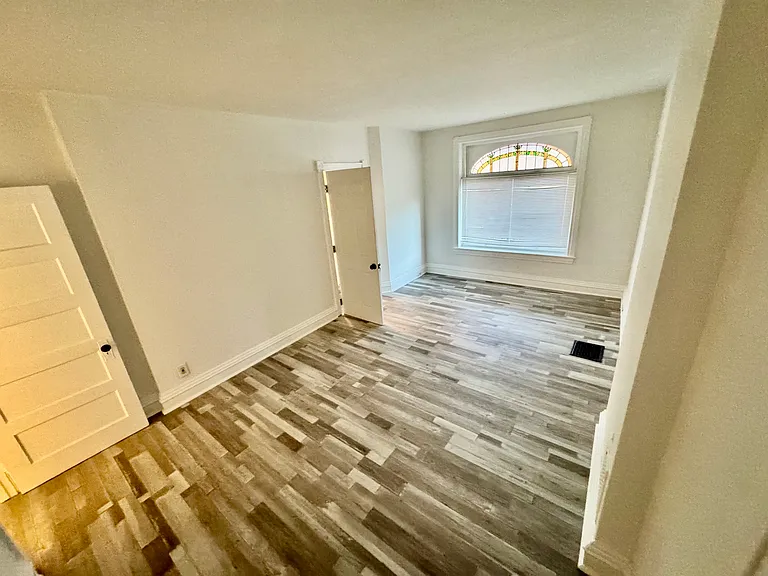 242 Oak St — Photo 9