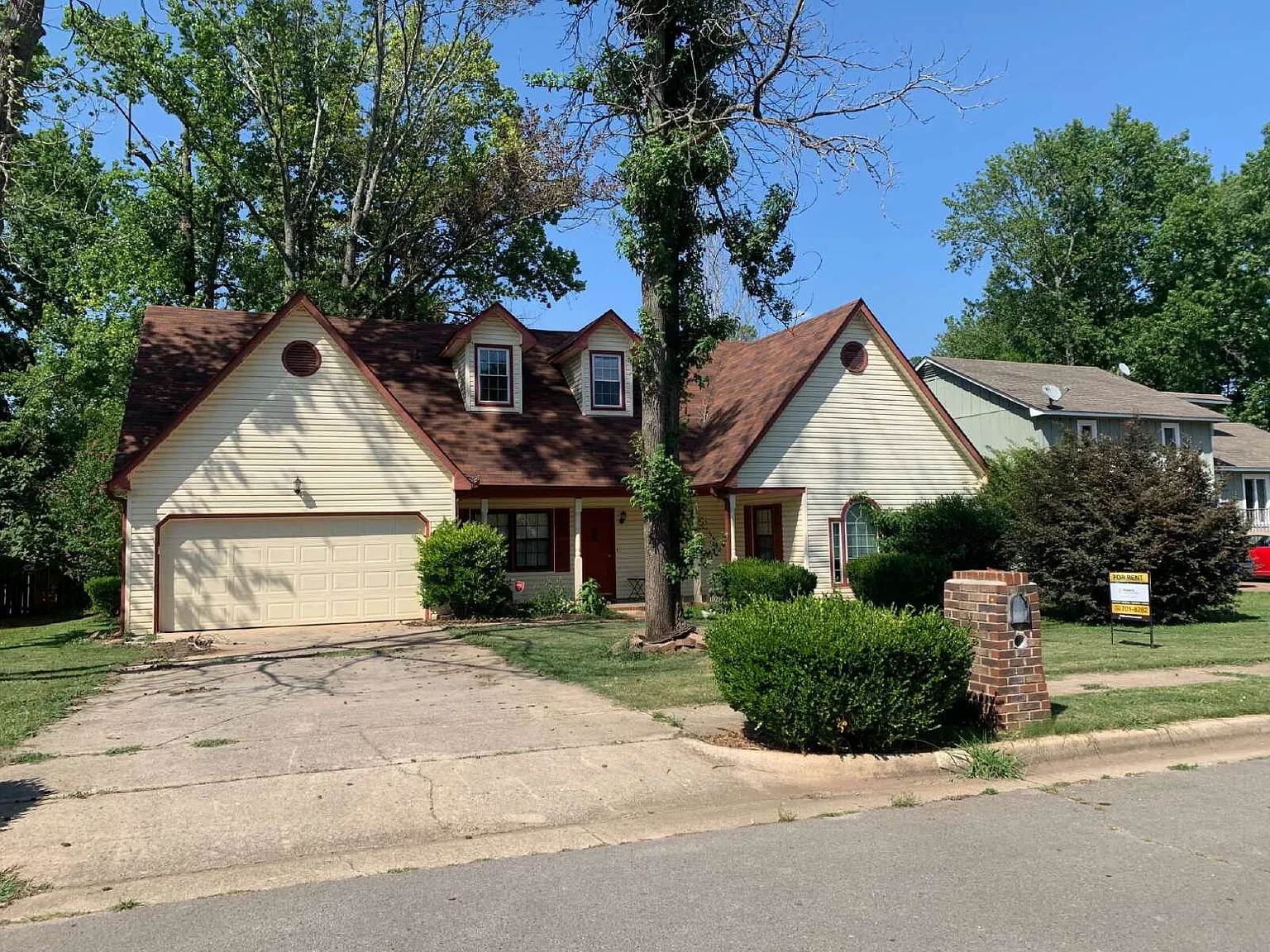 4 bed, 2.0 bath, 2307 sqft, $1,899 — Photo 1