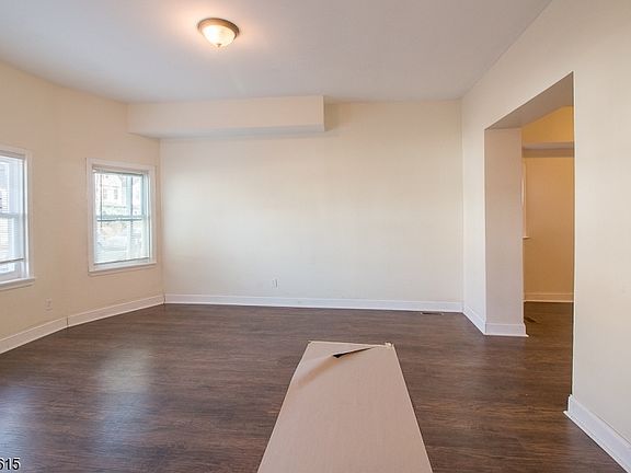 4th image of 257 William St