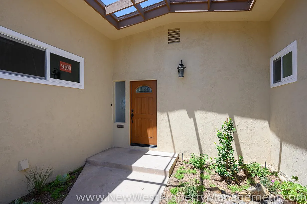 3 bed, 1542 sqft, $4,950 — Photo 2