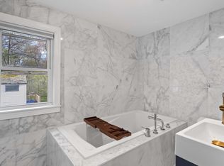 7 Darrow St, Worcester, MA 01606