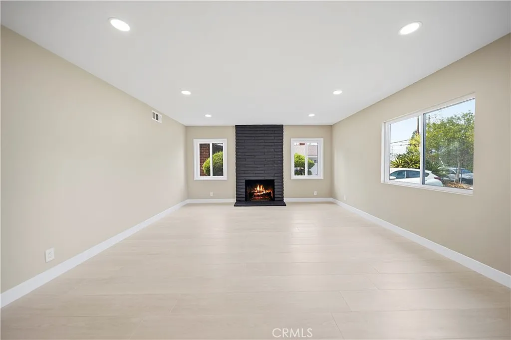 3 bed, 1404 sqft, $3,500 — Photo 2