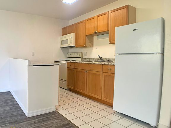 4th image of 515 Silver Beach Ave APT 9
