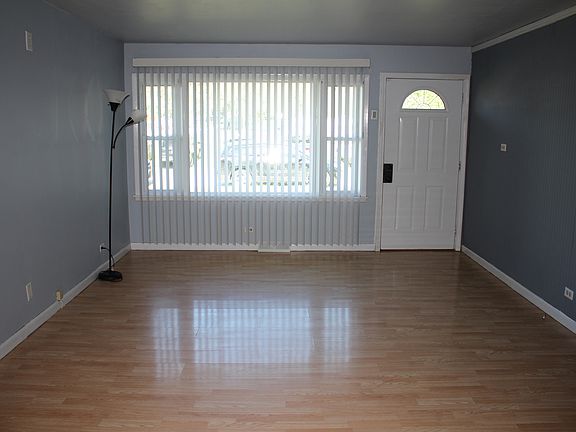 4th image of 14736 Sacramento Ave