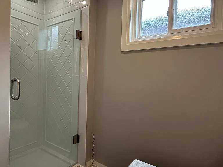 4258 Longmoor Dr #LOWER — Photo 9