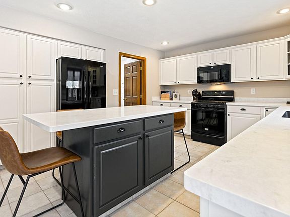 5th image of 935 Comfortcove Dr