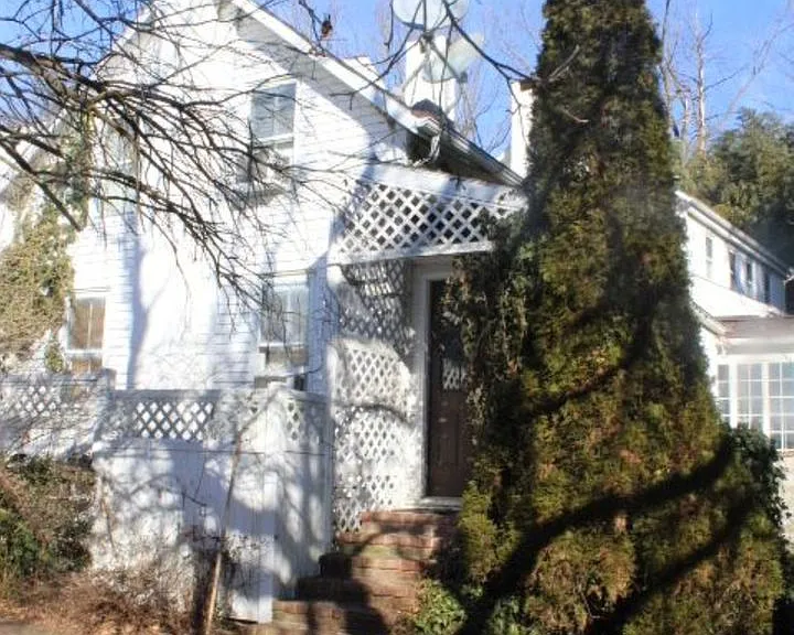 11525 High Point Rd — Photo 1