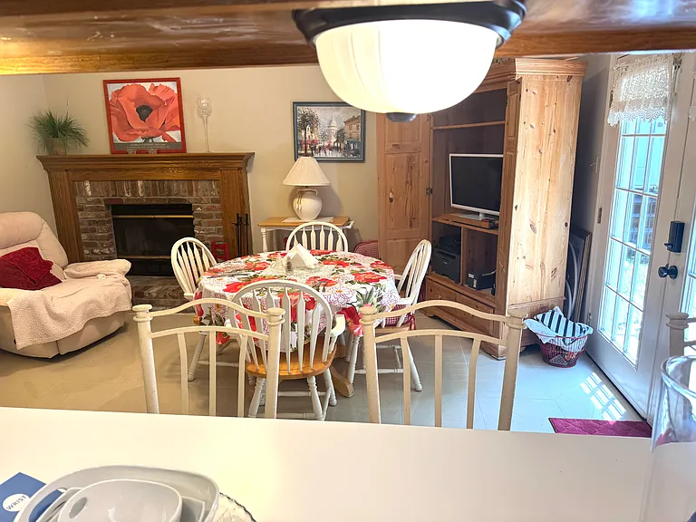 15 Tara Mount Dr — Photo 5