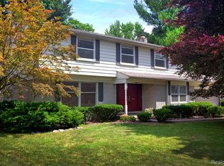 17262 Bell Creek Ln, Livonia, MI 48152