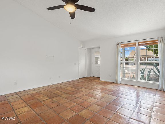 3rd image of 4050 W Braemore St