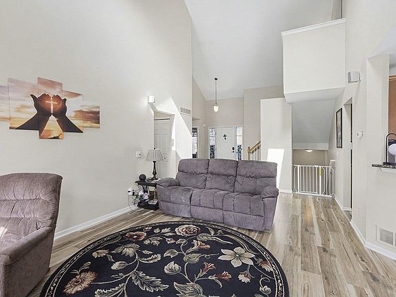 5th image of 2738 Ambassador Dr