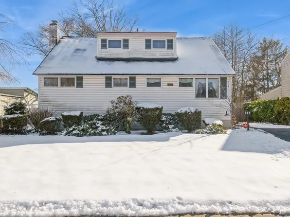 364 Mildred Street, Oceanside, NY 11572