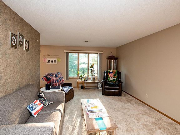 4th image of 215 N Davis Ave