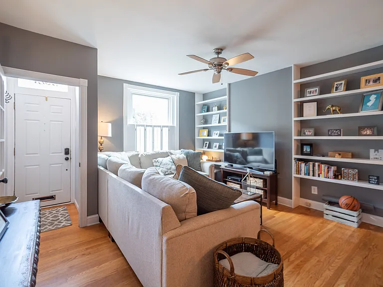 2521 Meredith St — Photo 25