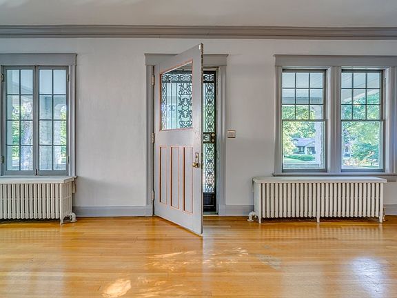 4th image of 1747 N Parkway Ave