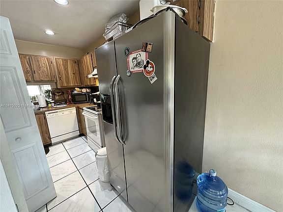 4th image of 8364 NW 37th Pl