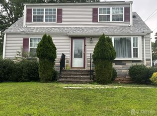 4 Fitzsimmons Ave, Middlesex, NJ 08846