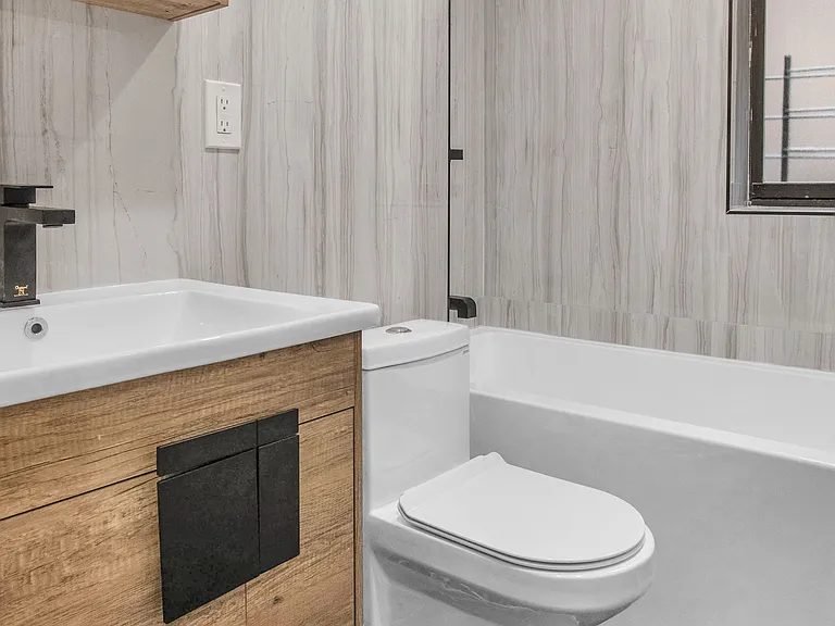 945 W End Ave #1D1 — Photo 4
