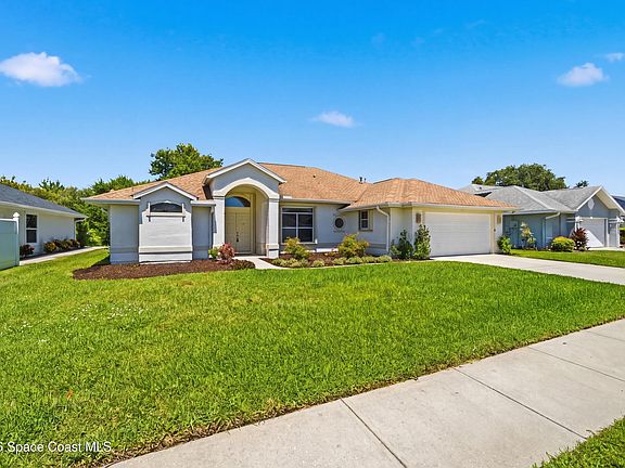 2nd image of 1051 Fieldstone Dr