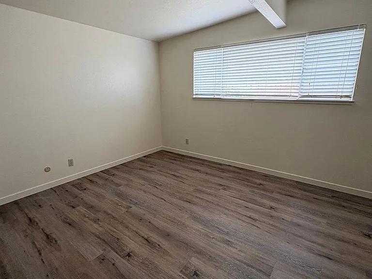 406 Scripps Dr — Photo 6