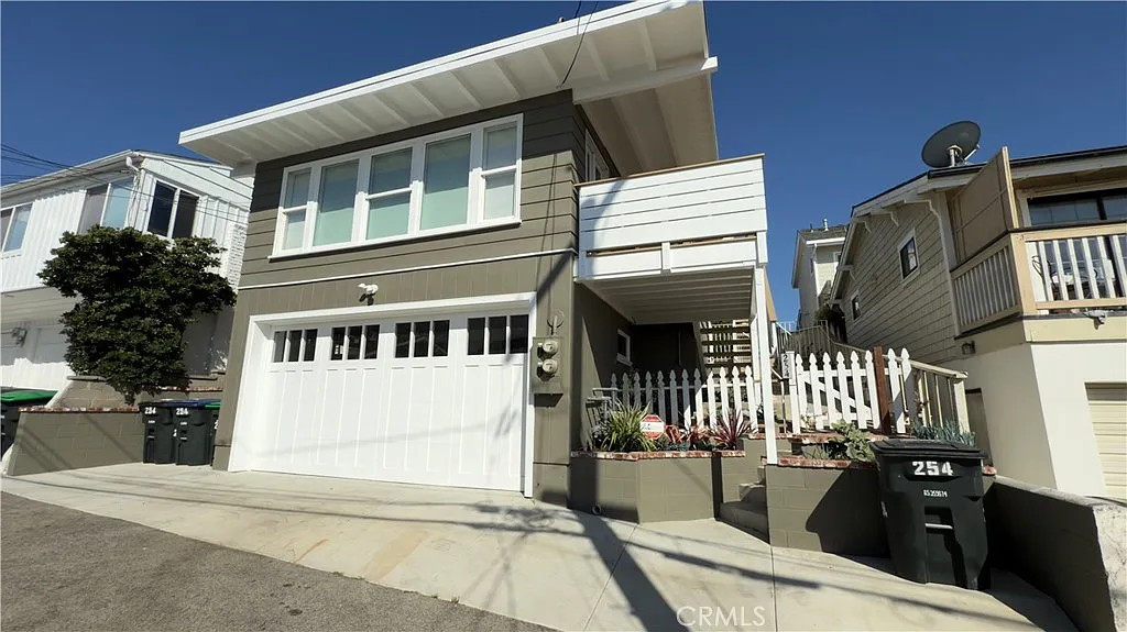 Photo 2 of 18 - 252 Grandview St #B - Laguna Beach, CA Building Photo - 252 Grandview St #B