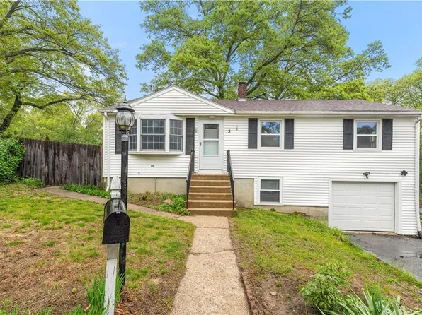 3 Baylor Dr, Coventry, RI 02816