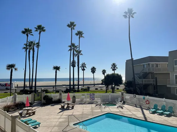 325 E Surfside Dr, Port Hueneme, CA 93041