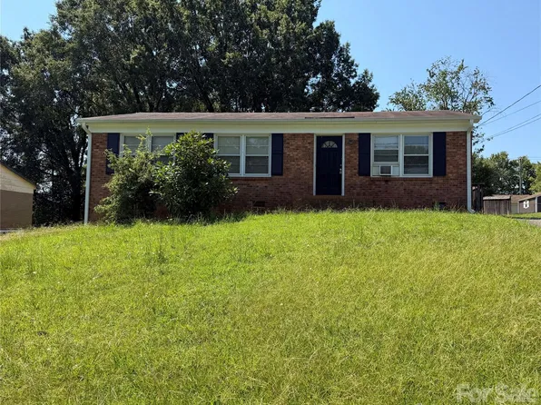 3025 Matthews Dr, Gastonia, NC 28052