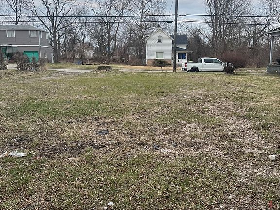 5th image of 68 Lake St