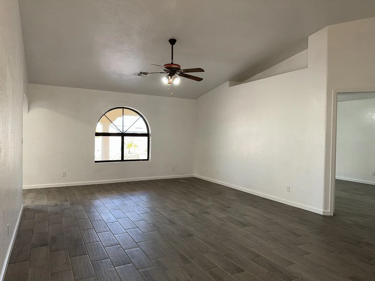 3 bed, 2.5 bath, 1728 sqft, $1,850 — Photo 3