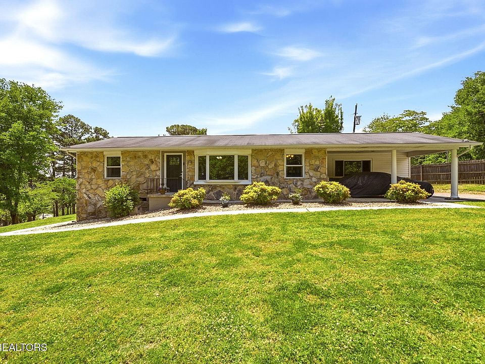 1st image of 211 Woodland Dr