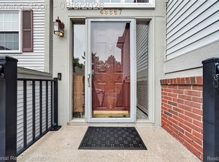 49667 Draper Cir, Plymouth, MI 48170