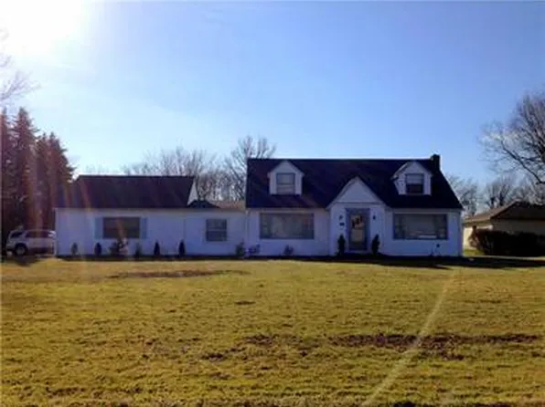 98 Meadowbrook Rd, Hermitage, PA 16148