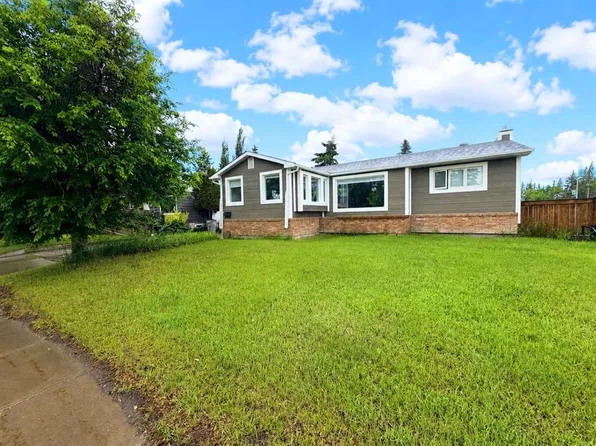 10104 S 89th Ave, Grande Prairie, AB T8V 0E4
