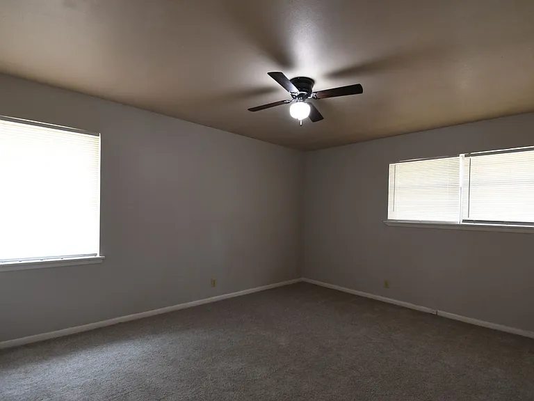 3202 Autumn Leaves Dr — Photo 26