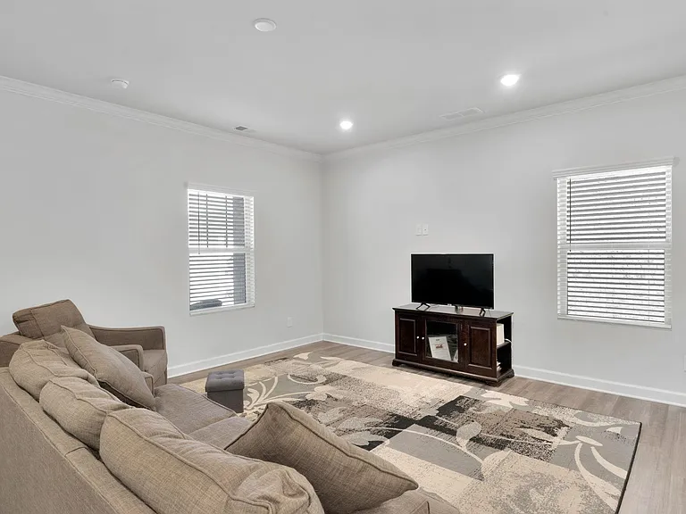 3109 Lisburn St — Photo 12