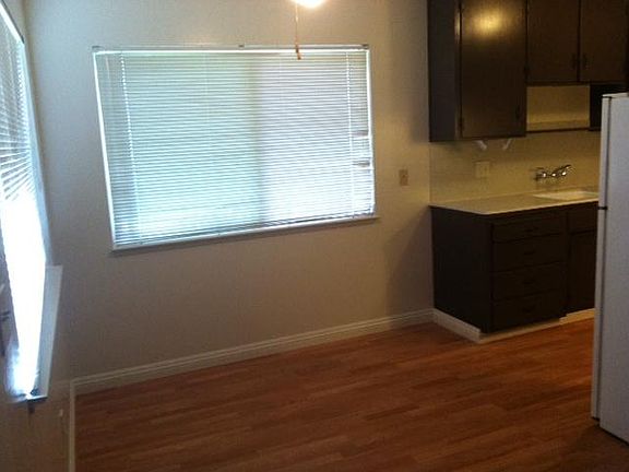 2nd image of 168 Towne Ter APT 4
