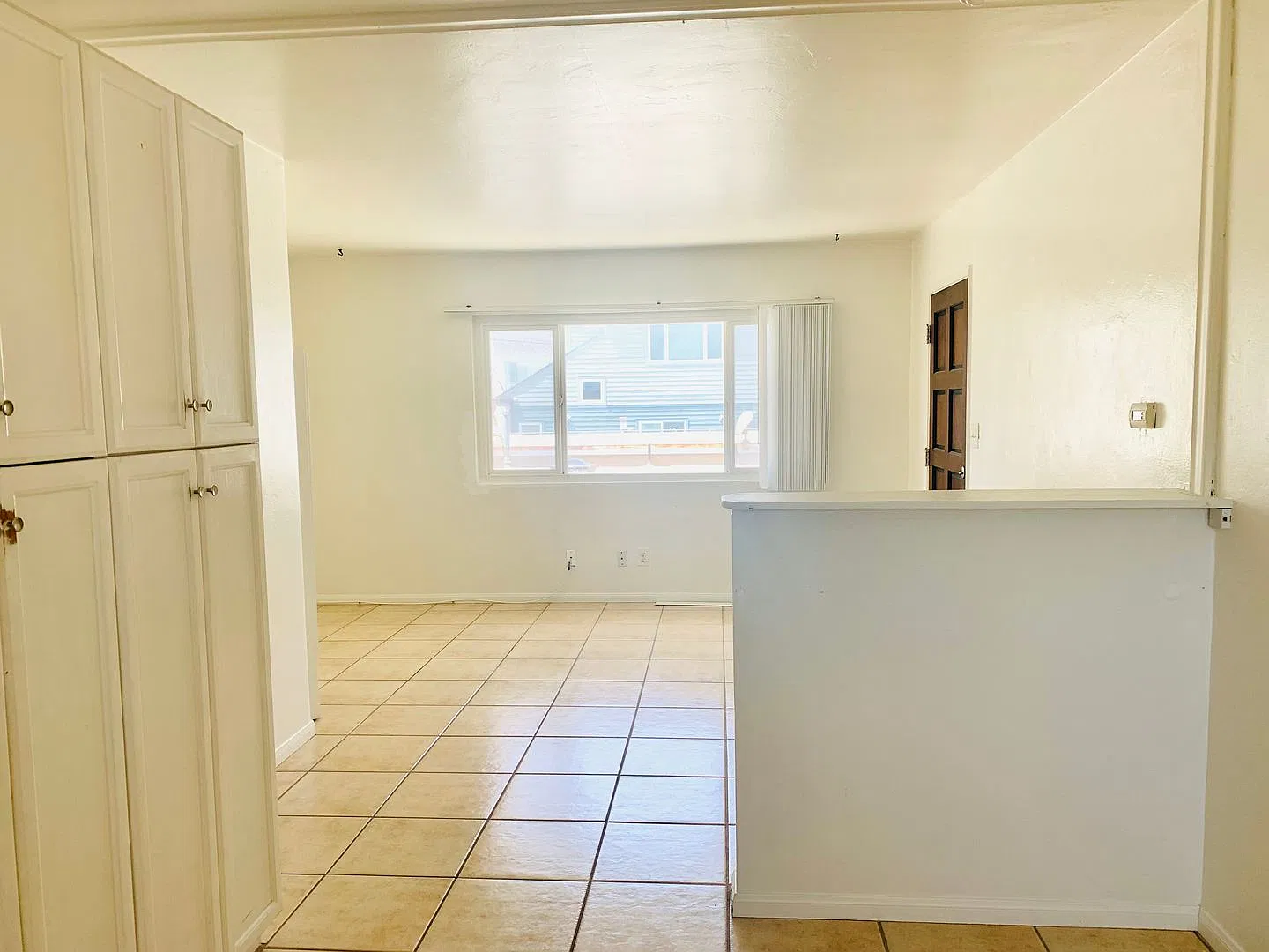 Bright Mission Beach 2BD/1BA Apartment across from Ocean w/ 2 Parking Spaces! $2,895/mo! — Photo 4