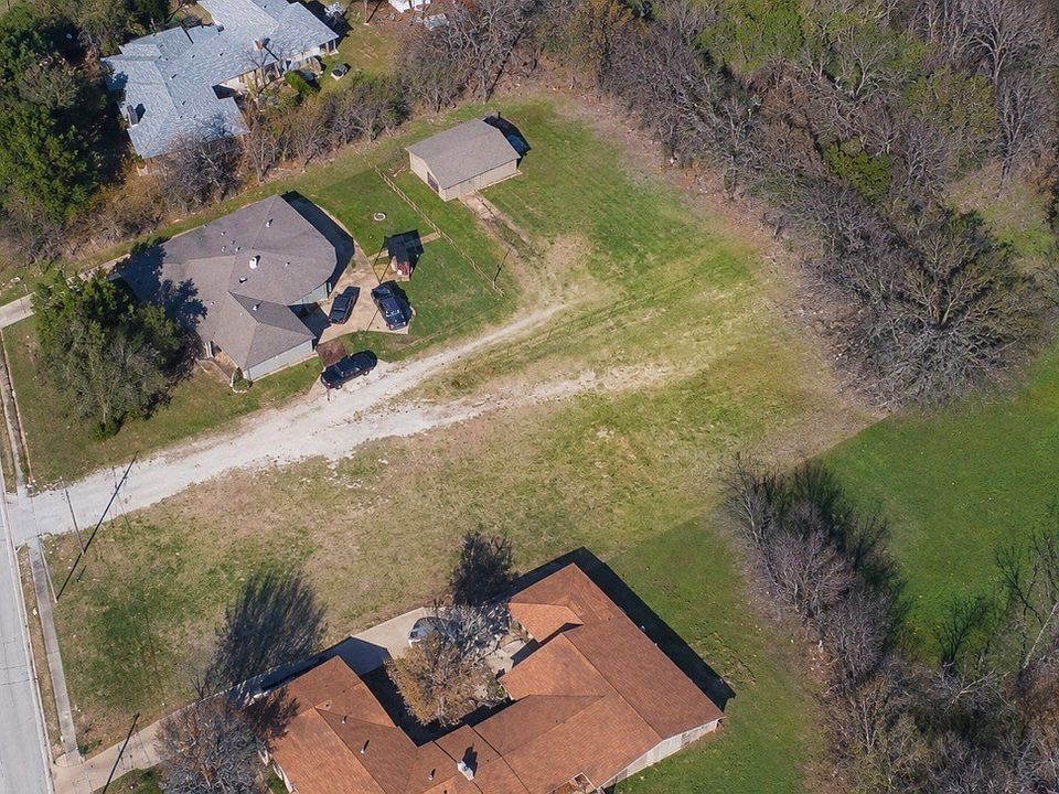 2nd image of 7718 S Lancaster Rd